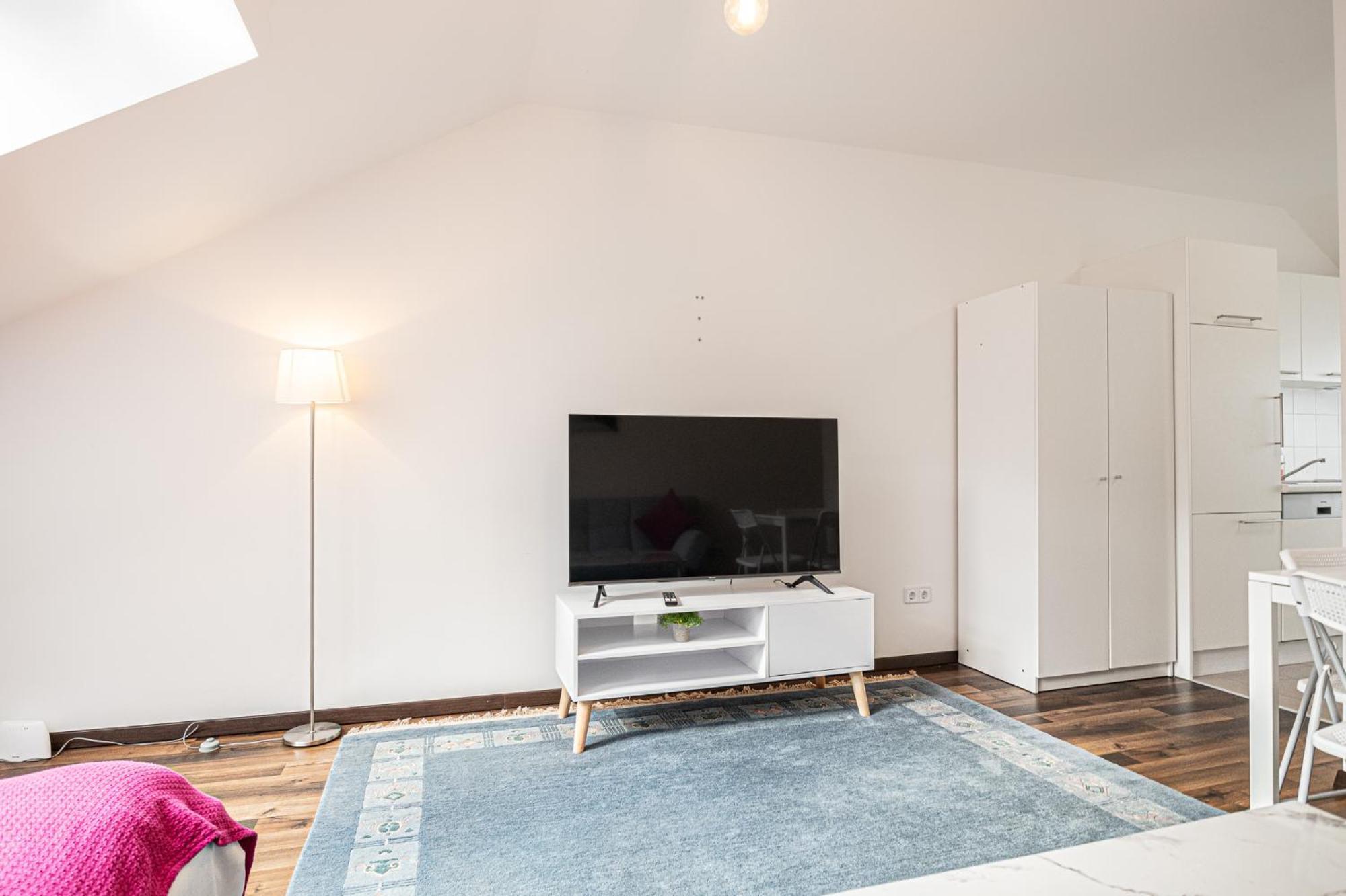 Airy Attic Apt.: Stylish Studio At Penzing Area Viena Exterior foto